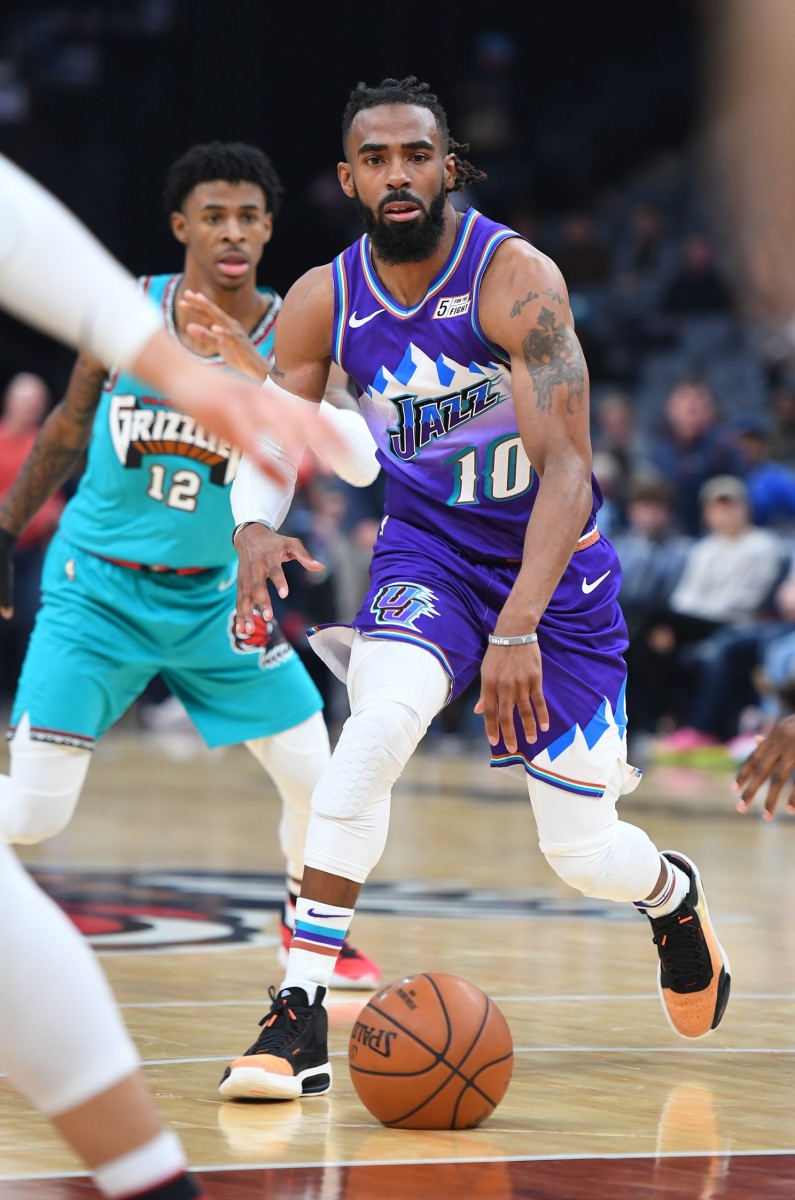 Mike Conley (10) dribbles the basketball against the Memphis Grizzlies